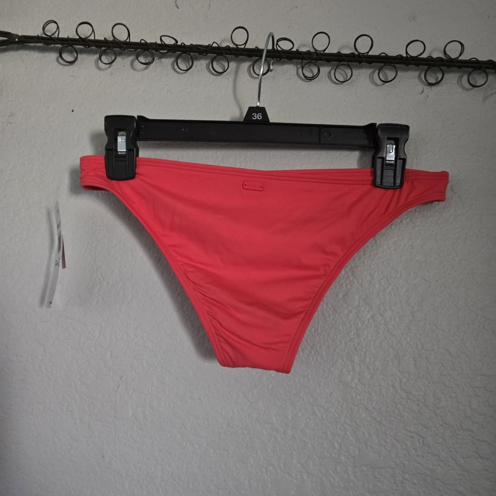 Roxy - Picture 2 of 3